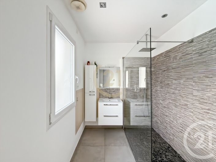 Image No.18-4 Bed House for sale