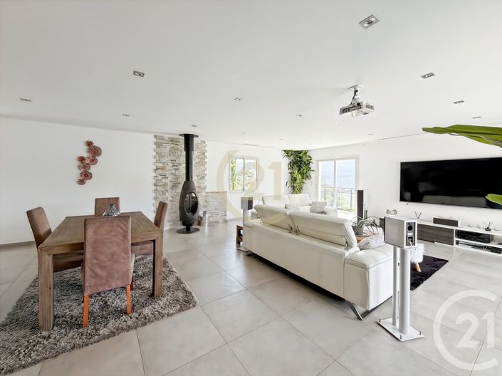 Image No.2-4 Bed House for sale