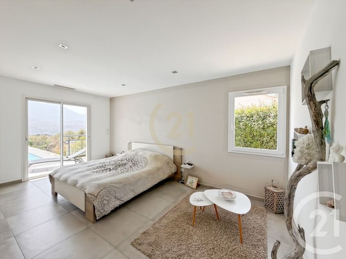 Image No.20-4 Bed House for sale