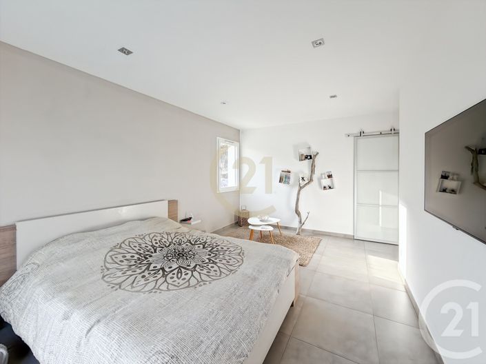 Image No.21-4 Bed House for sale