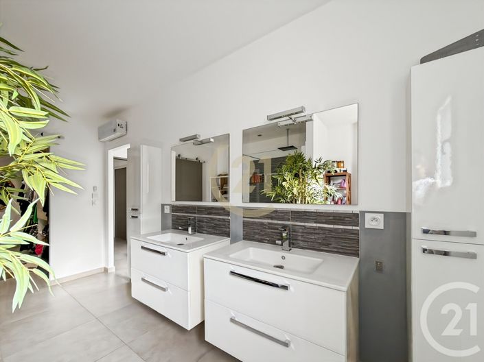 Image No.23-4 Bed House for sale