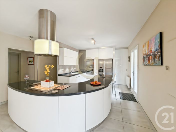 Image No.10-6 Bed House for sale