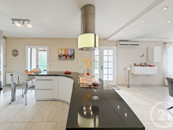 Image No.11-6 Bed House for sale