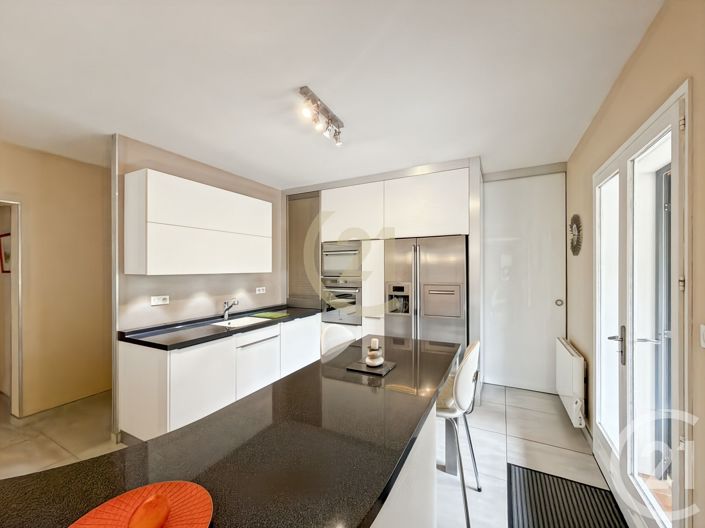 Image No.12-6 Bed House for sale