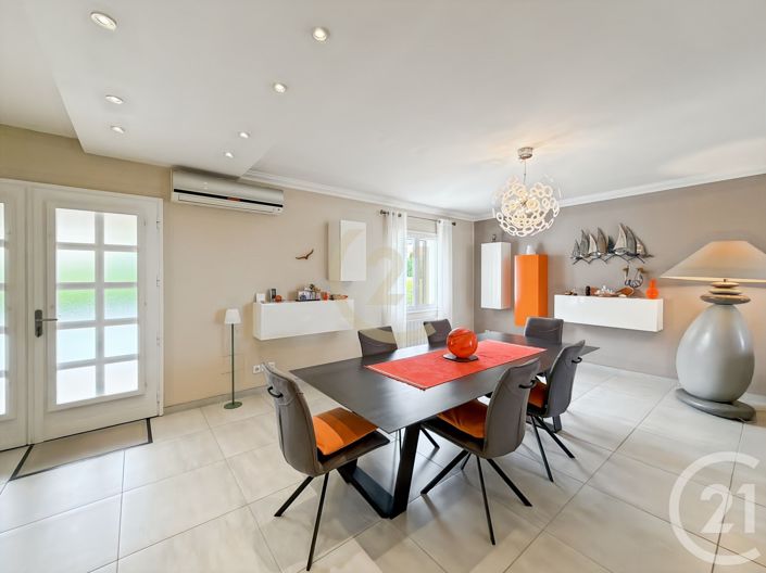 Image No.16-6 Bed House for sale