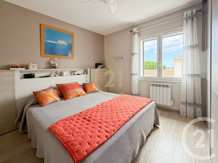 Image No.21-6 Bed House for sale