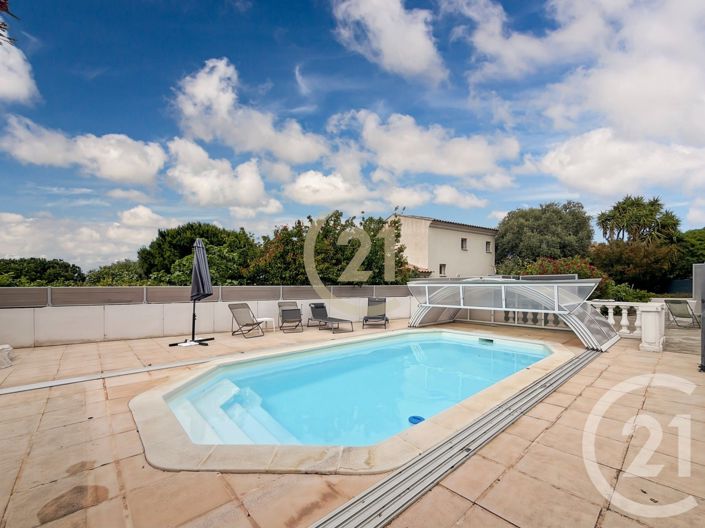Image No.32-6 Bed House for sale