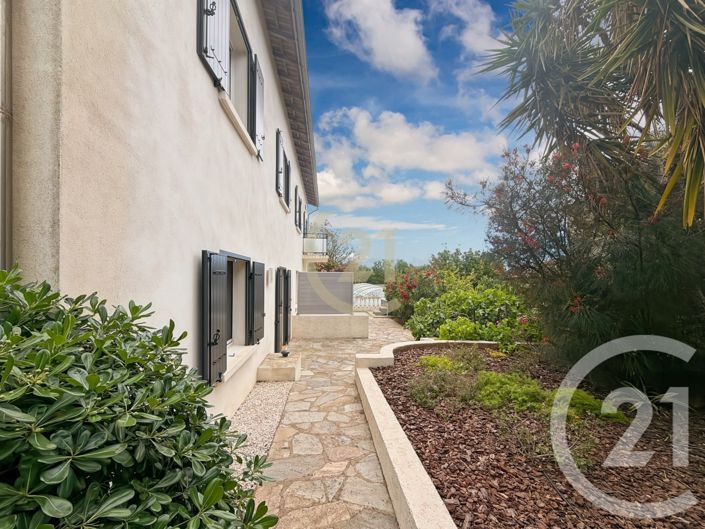 Image No.36-6 Bed House for sale