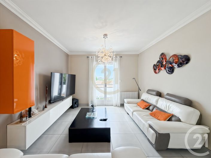Image No.7-6 Bed House for sale