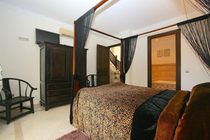 Image No.17-5 Bed Villa / Detached for sale