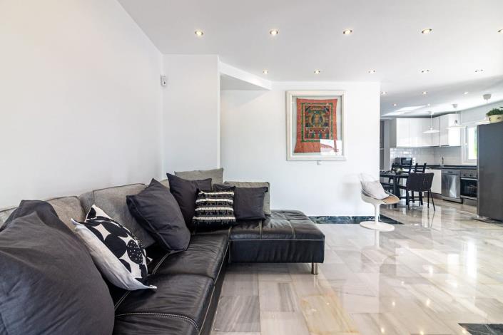 Image No.9-5 Bed Villa / Detached for sale