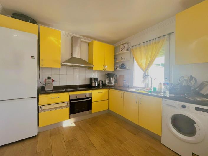 Image No.16-3 Bed Semi-Detached for sale