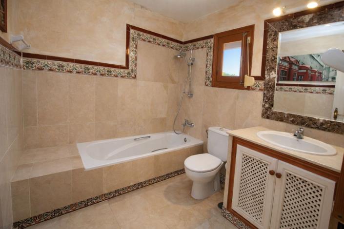 Image No.15-2 Bed Townhouse for sale