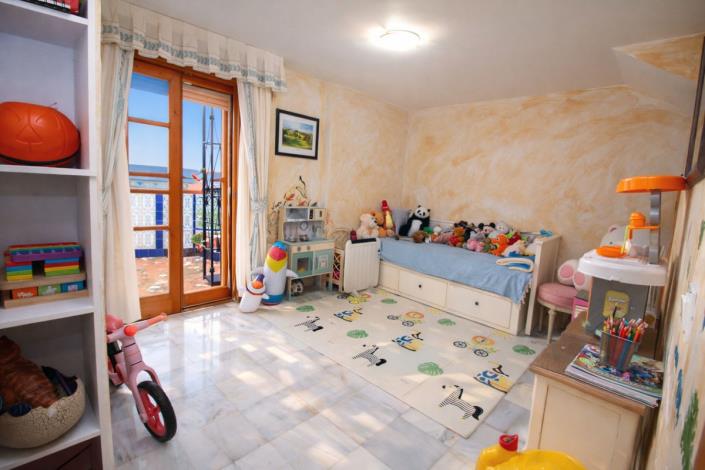 Image No.16-2 Bed Townhouse for sale