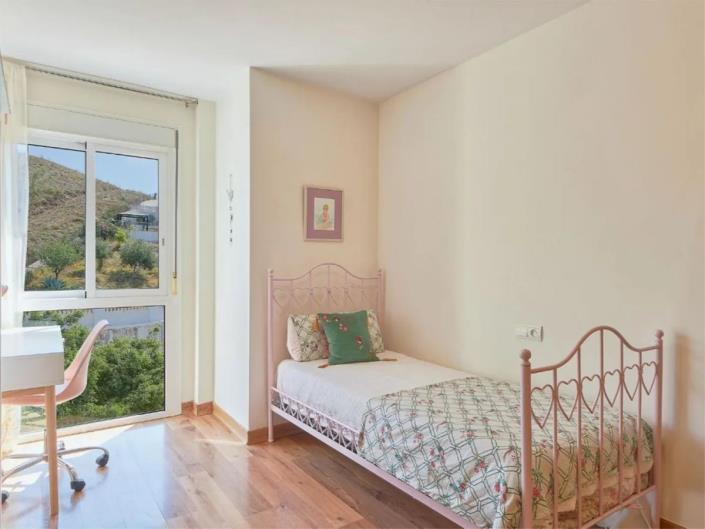 Image No.24-3 Bed Townhouse for sale