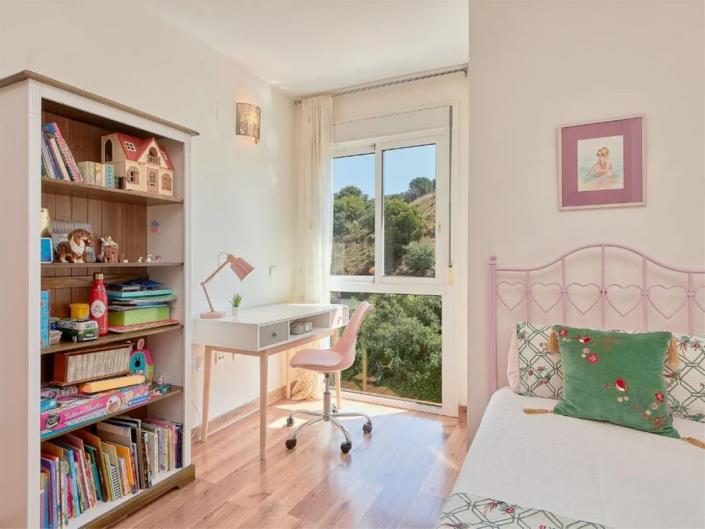 Image No.27-3 Bed Townhouse for sale