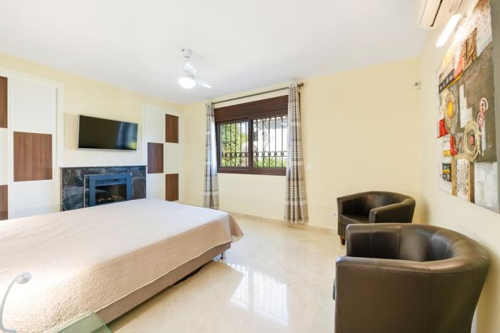 Image No.13-5 Bed Villa / Detached for sale