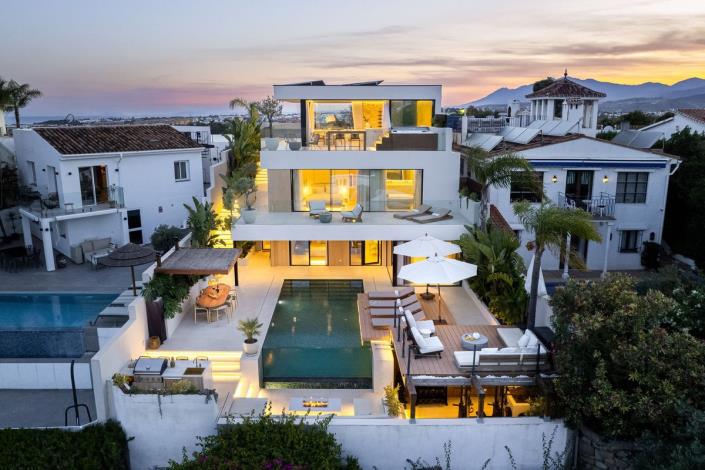 Image No.54-5 Bed Villa / Detached for sale