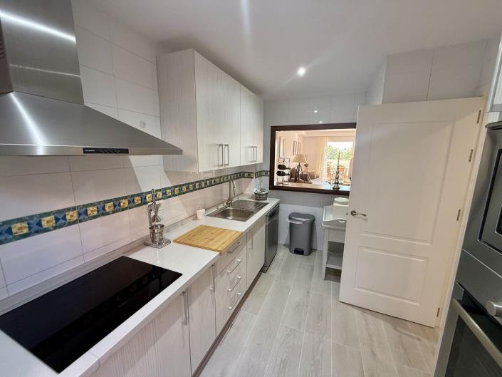Image No.4-5 Bed Townhouse for sale