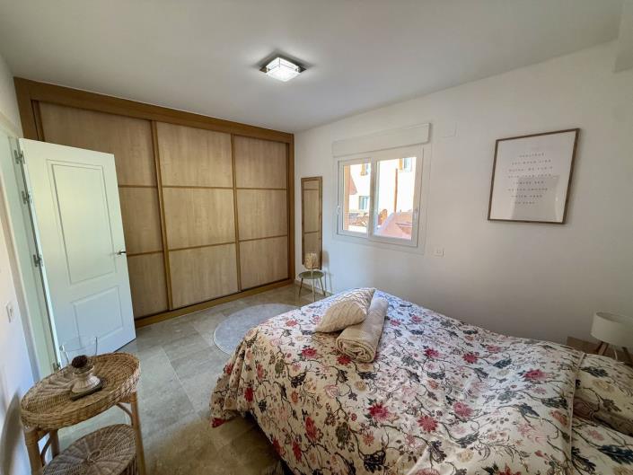 Image No.16-5 Bed Townhouse for sale