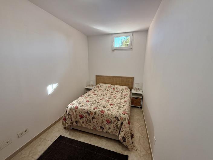 Image No.17-5 Bed Townhouse for sale