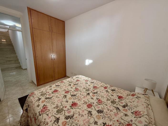 Image No.18-5 Bed Townhouse for sale