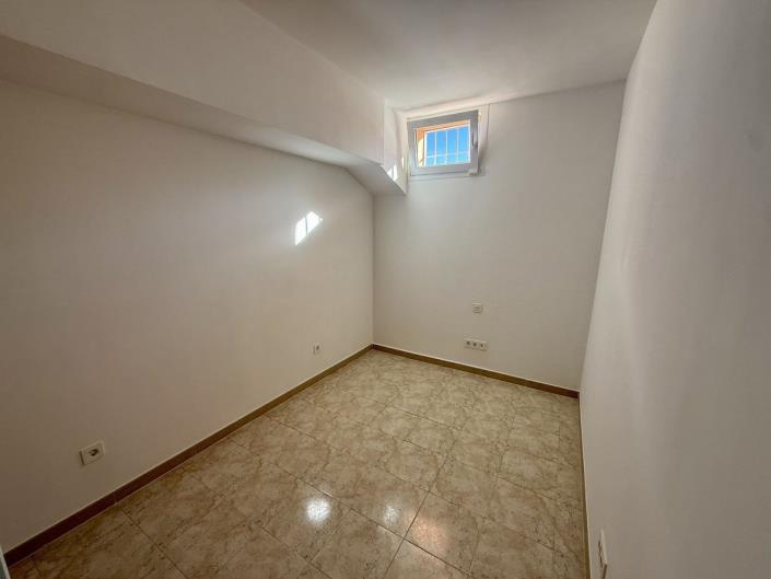 Image No.20-5 Bed Townhouse for sale