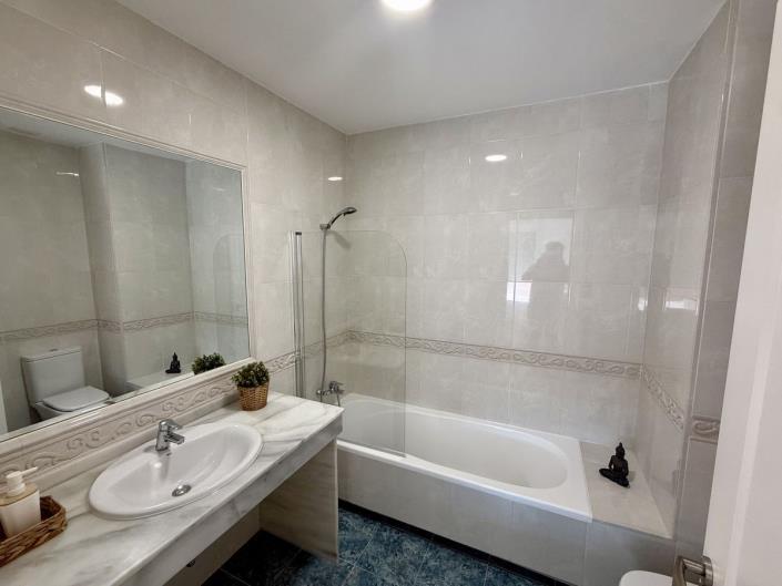 Image No.27-5 Bed Townhouse for sale
