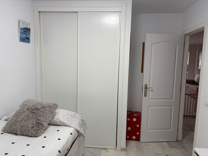 Image No.16-4 Bed Semi-Detached for sale