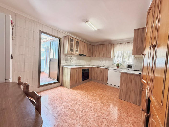 Image No.2-4 Bed Villa for sale