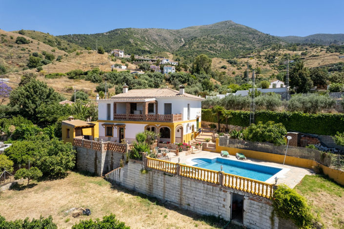 Image No.2-4 Bed Villa for sale