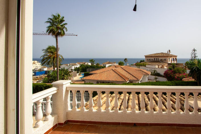 Image No.2-5 Bed Villa for sale