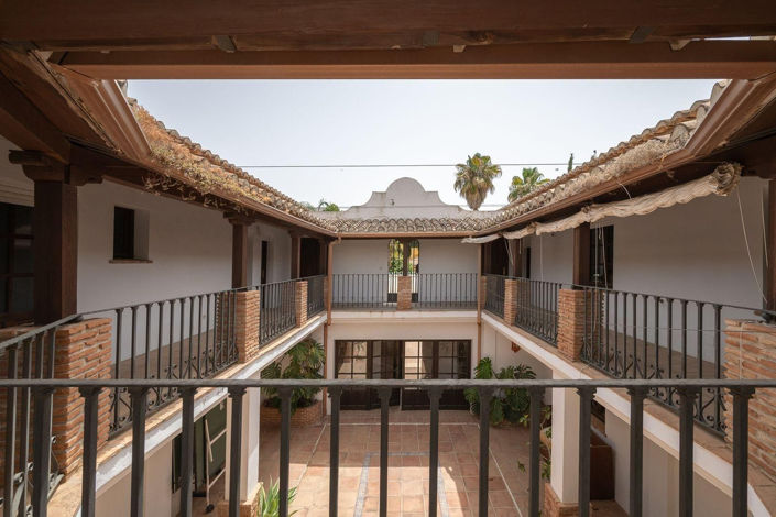 Image No.12-6 Bed Villa for sale