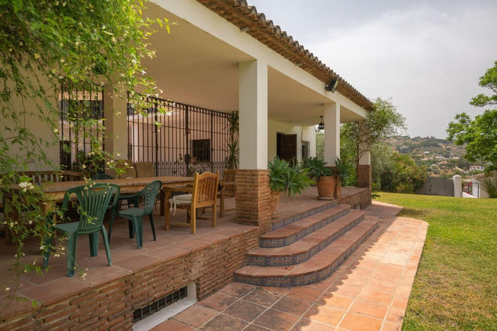 Image No.2-6 Bed Villa for sale