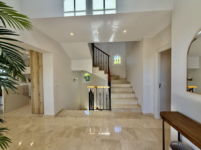 Image No.2-4 Bed Villa for sale