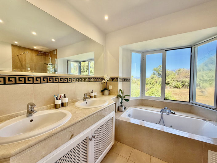 Image No.29-4 Bed Villa for sale