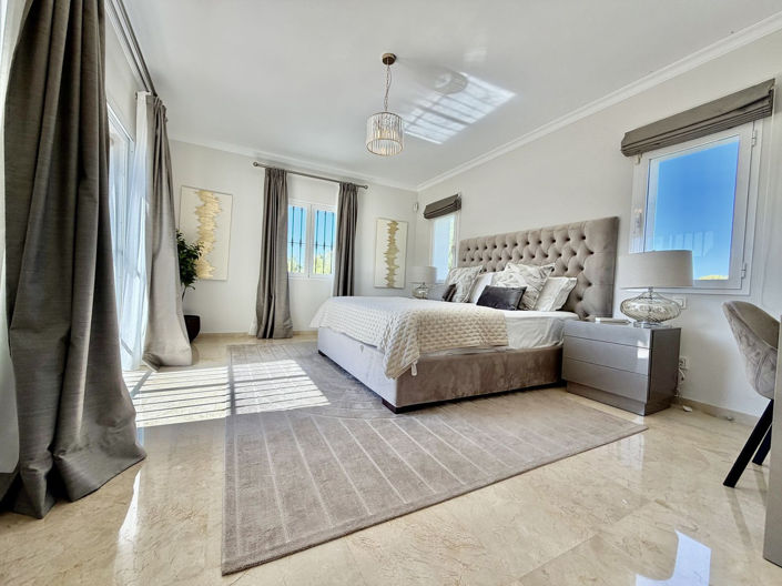 Image No.4-4 Bed Villa for sale