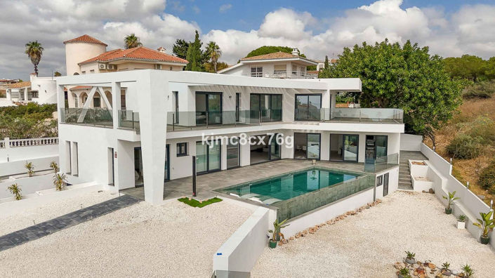 Image No.2-5 Bed Villa for sale