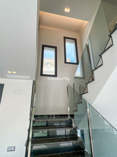 Image No.36-5 Bed Villa for sale