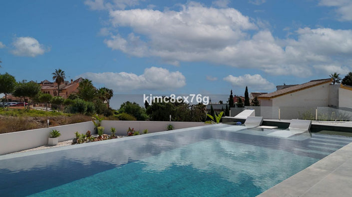 Image No.5-5 Bed Villa for sale