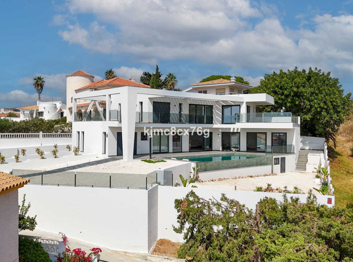 Image No.57-5 Bed Villa for sale