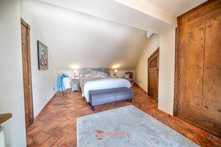 Image No.45-4 Bed Village House for sale