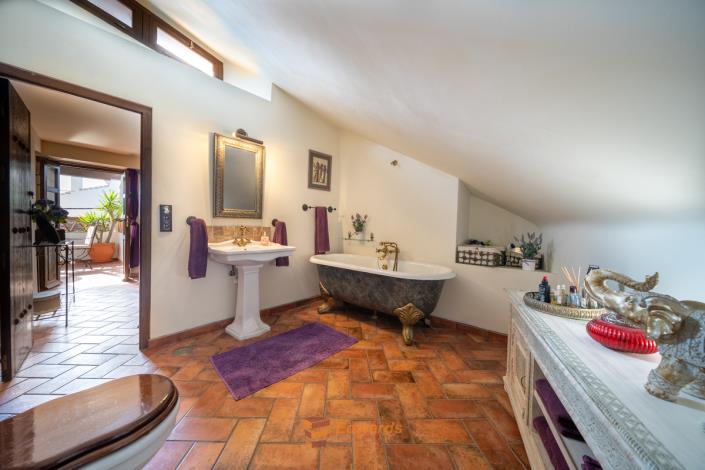 Image No.15-4 Bed Village House for sale