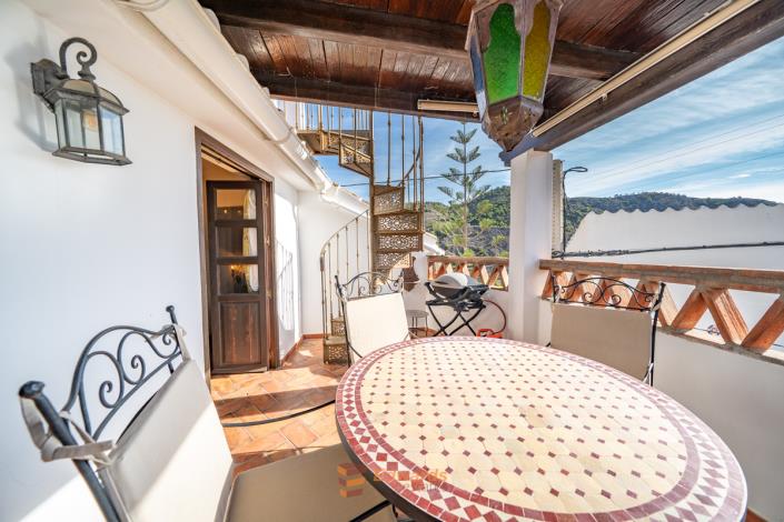 Image No.4-4 Bed Village House for sale