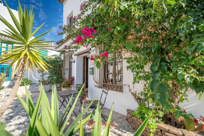 Image No.6-4 Bed Village House for sale