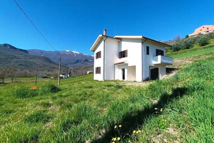 Image No.2-Maison / Villa de 3 chambres à vendre à Farindola