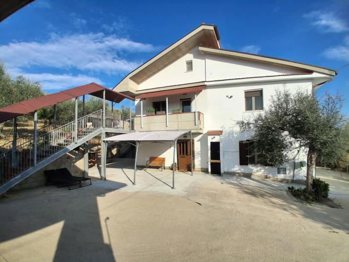 Image No.6-6 Bed Country House for sale