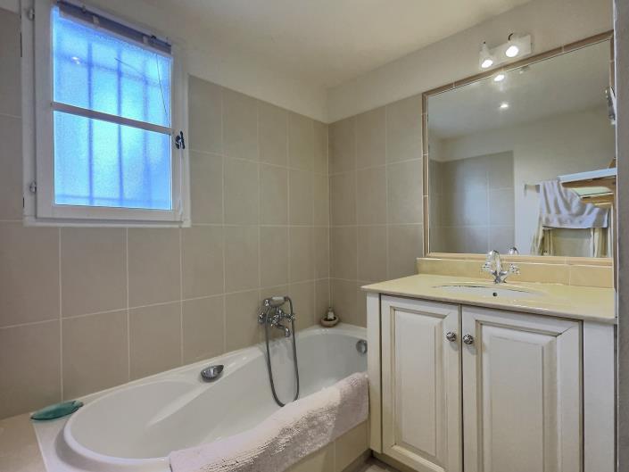 Image No.10-4 Bed House/Villa for sale