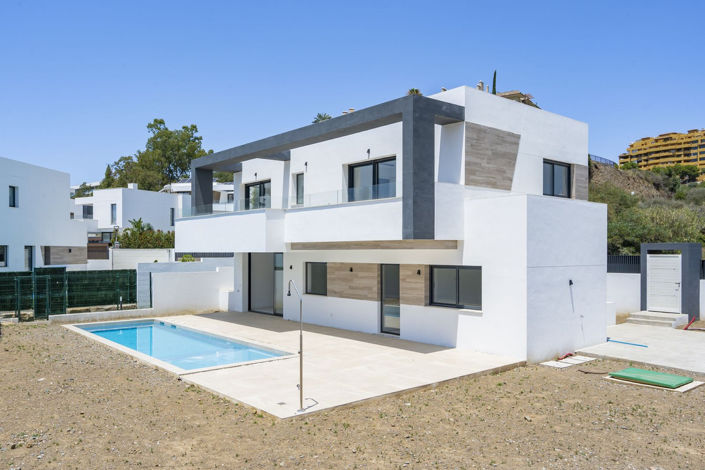 Image No.2-4 Bed Villa for sale