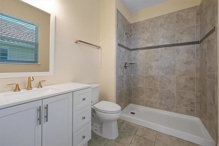 Image No.37-5 Bed Property for sale